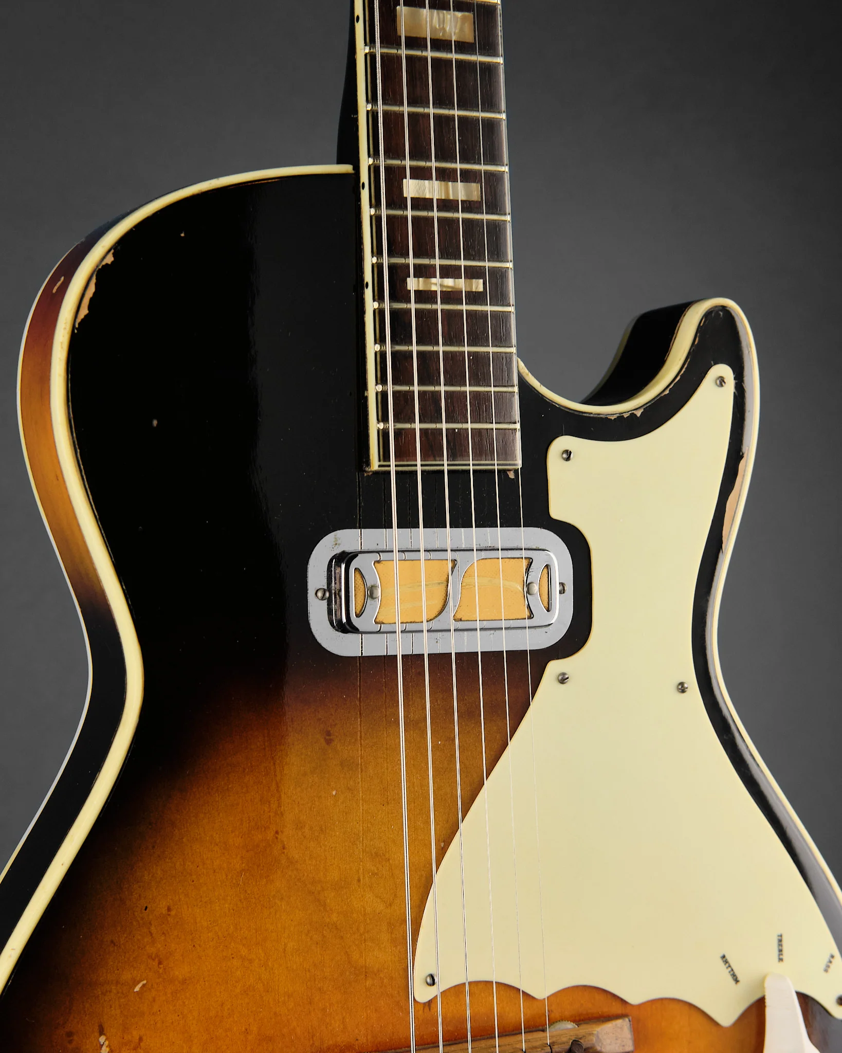 1960s Harmony H-47 Stratotone Mercury Sunburst - Image 9