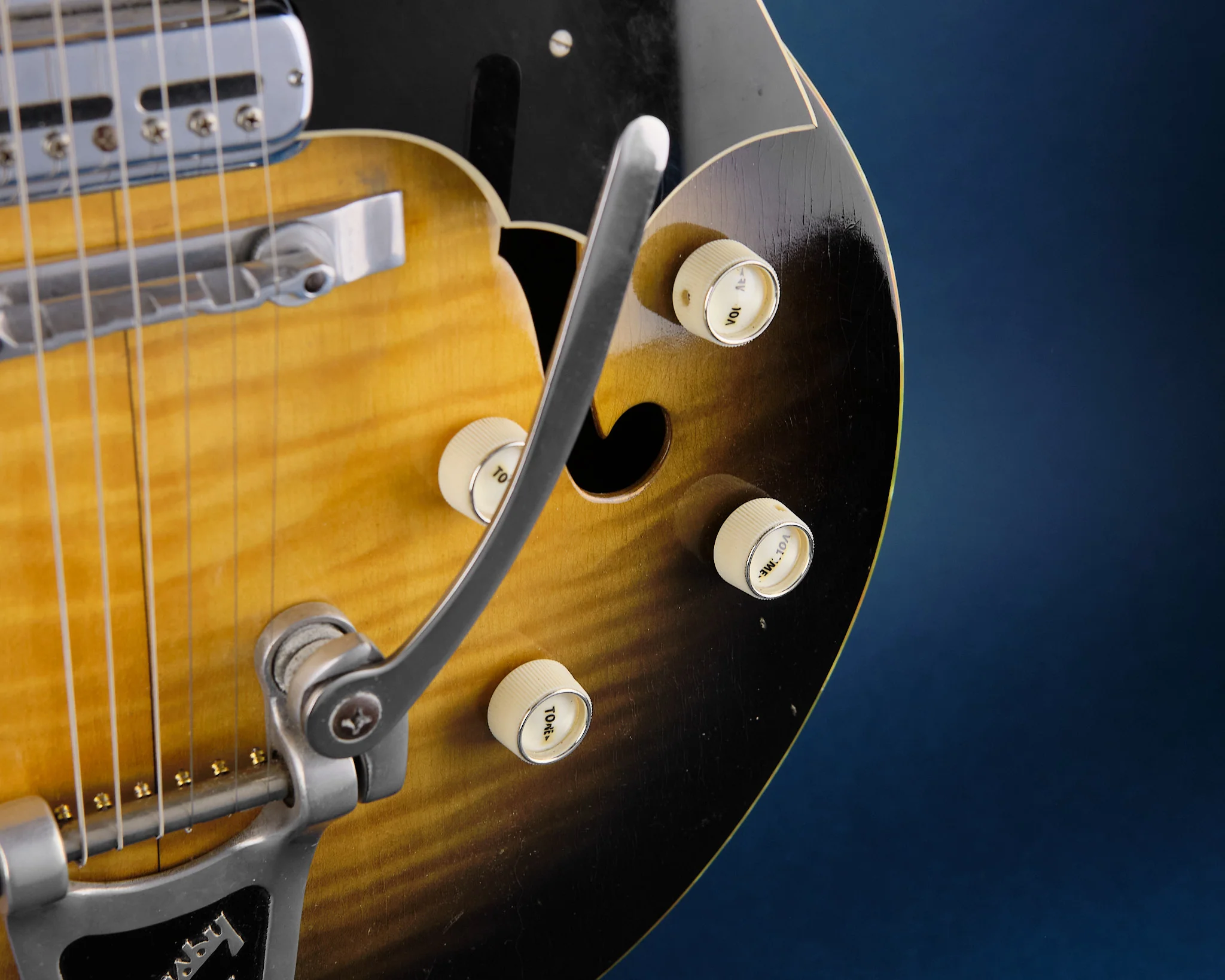 1960s Maton Supreme EG-240A Sunburst - Image 10