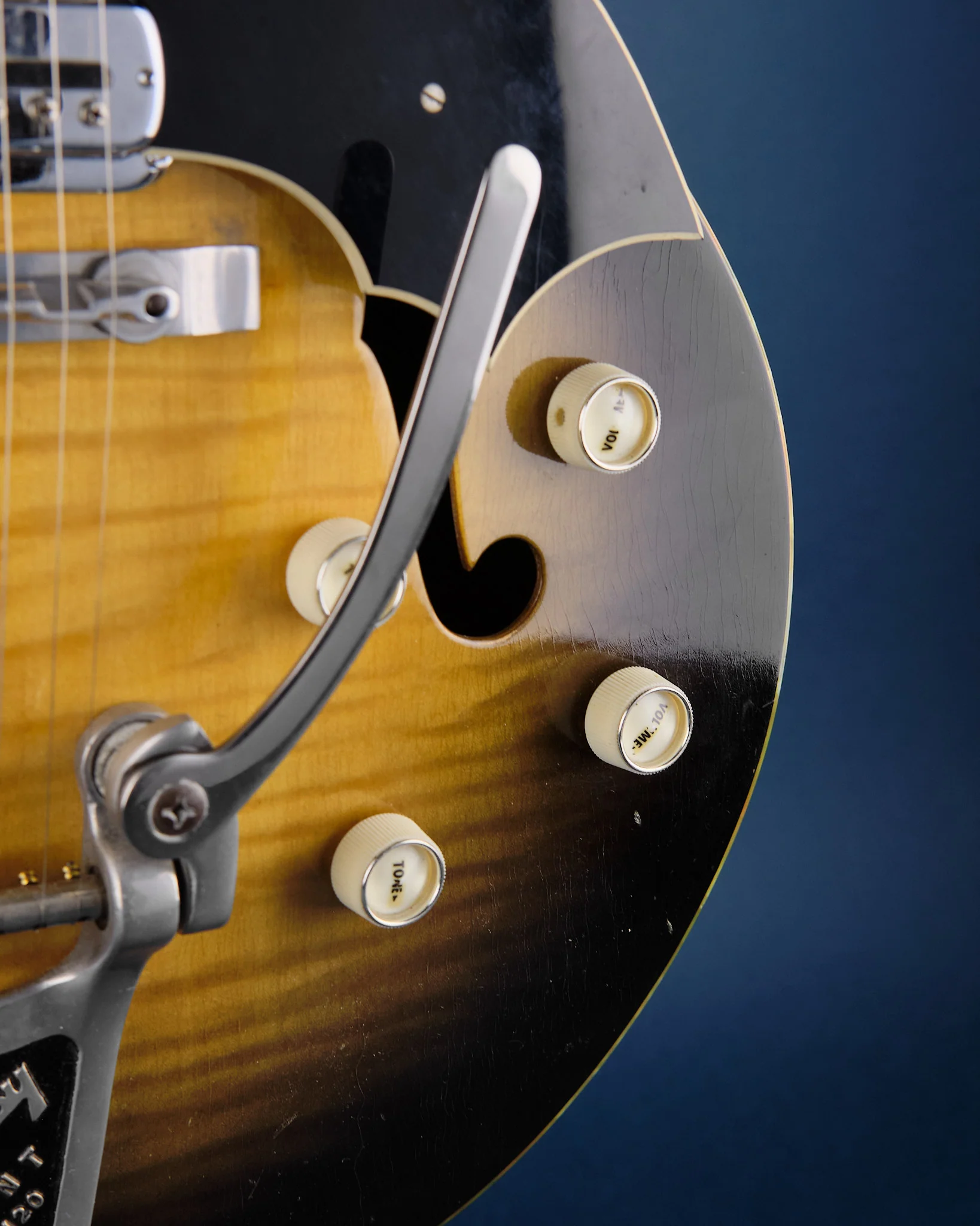 1960s Maton Supreme EG-240A Sunburst - Image 13