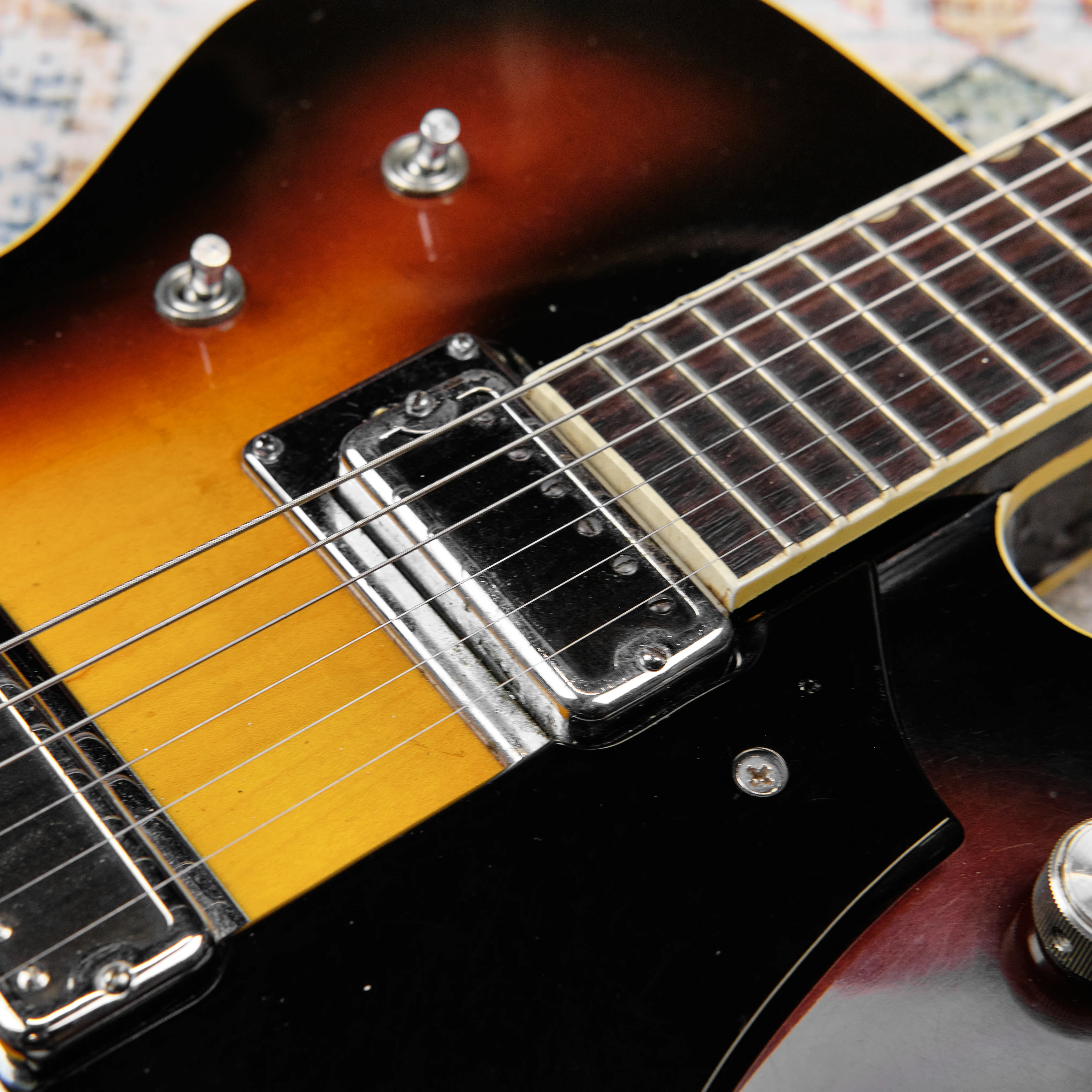 1972 Gretsch 7555 Clipper Bigsby Sunburst - Image 6