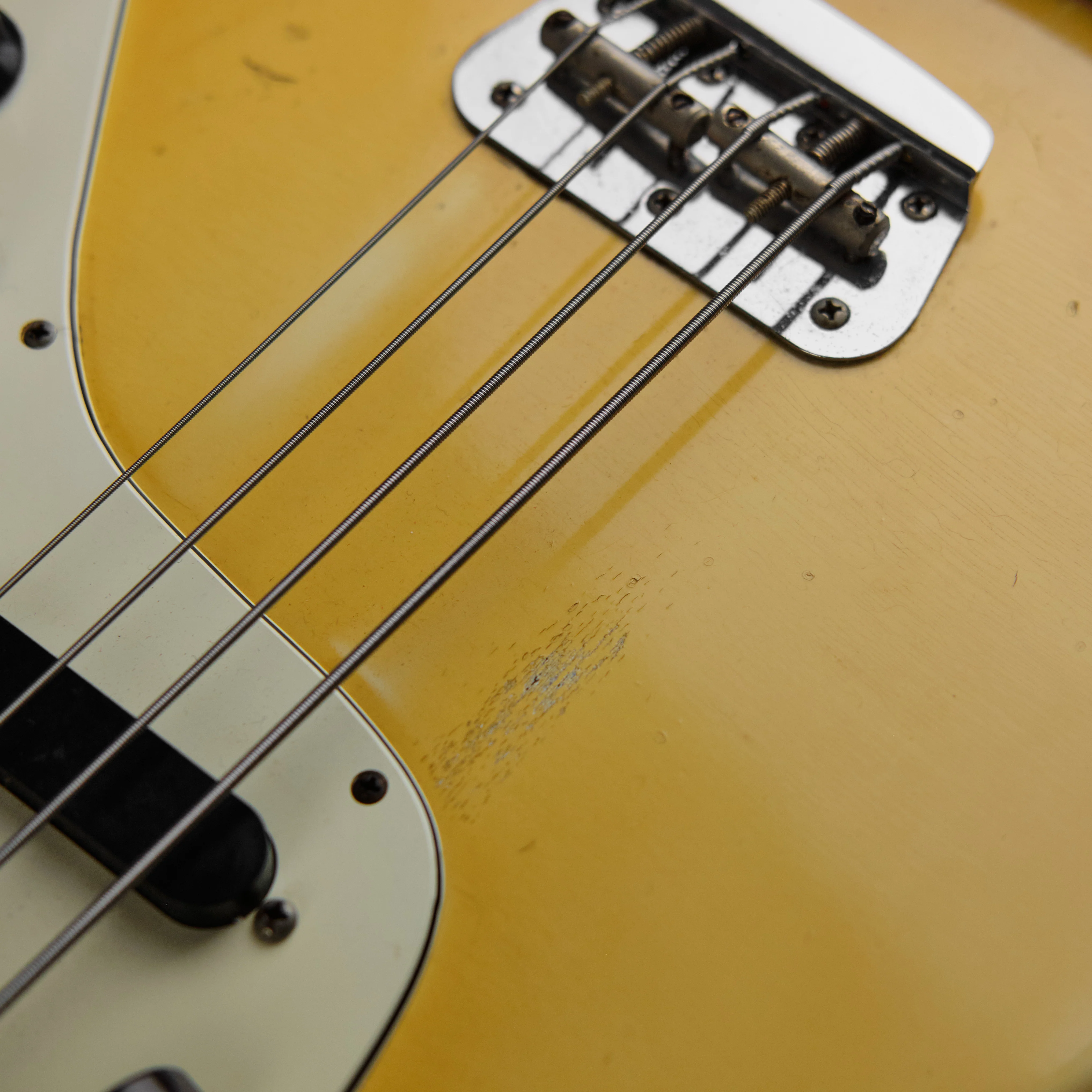 1975 Fender Musicmaster Bass Aged Olympic White - Image 5