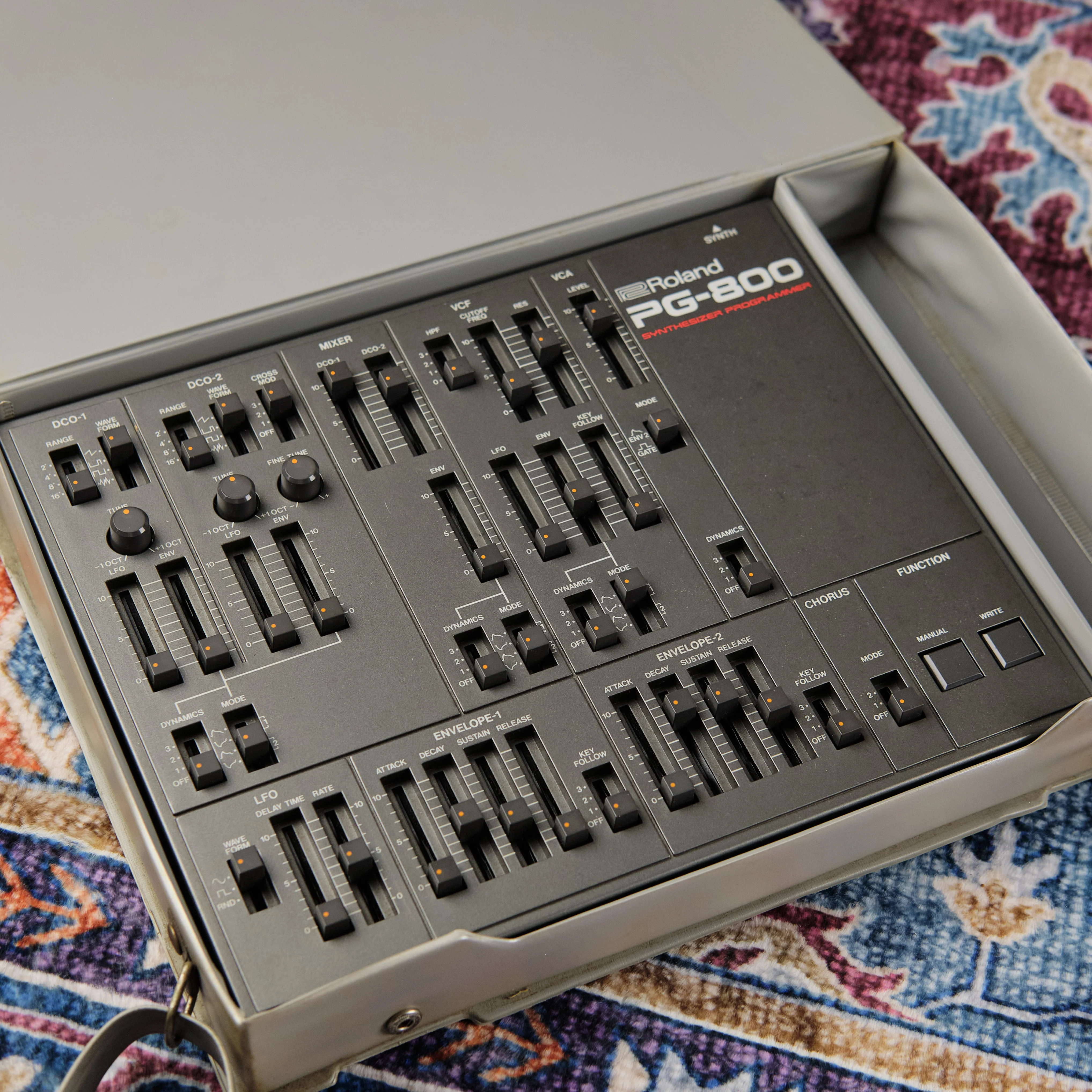 1980s Roland JX-8P and PG-800 Synthesizer Programmer - Image 2
