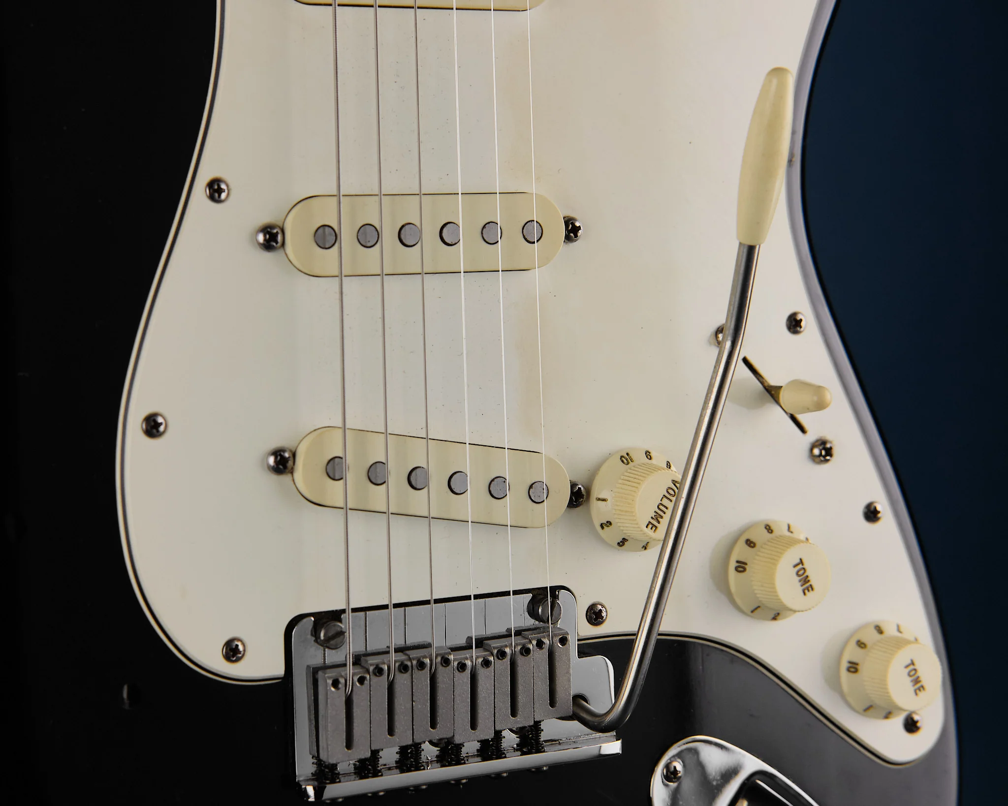 1999 Fender American Standard Stratocaster Black - Image 9