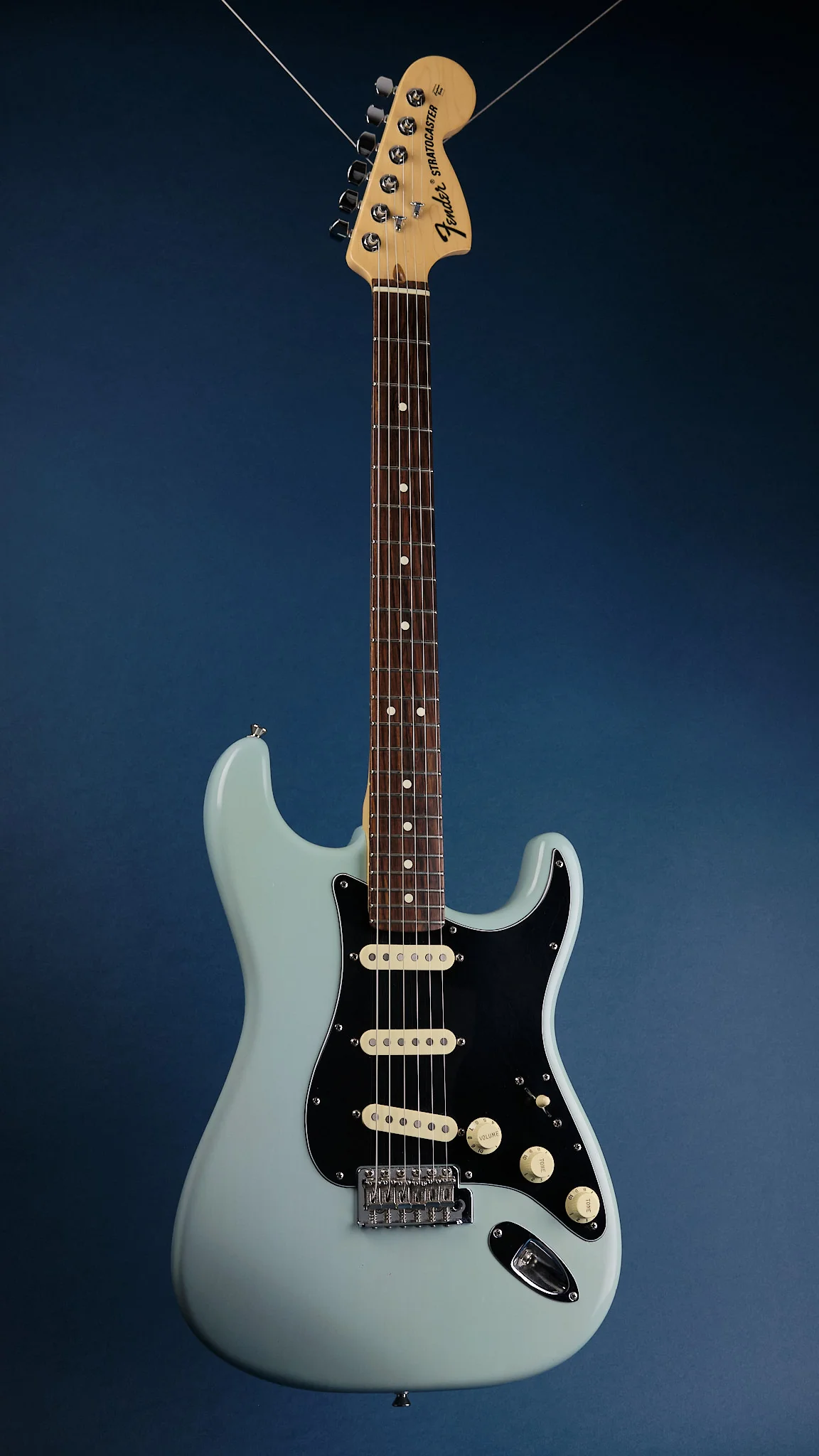 2006 Fender Highway One Stratocaster Daphne Blue - Image 4