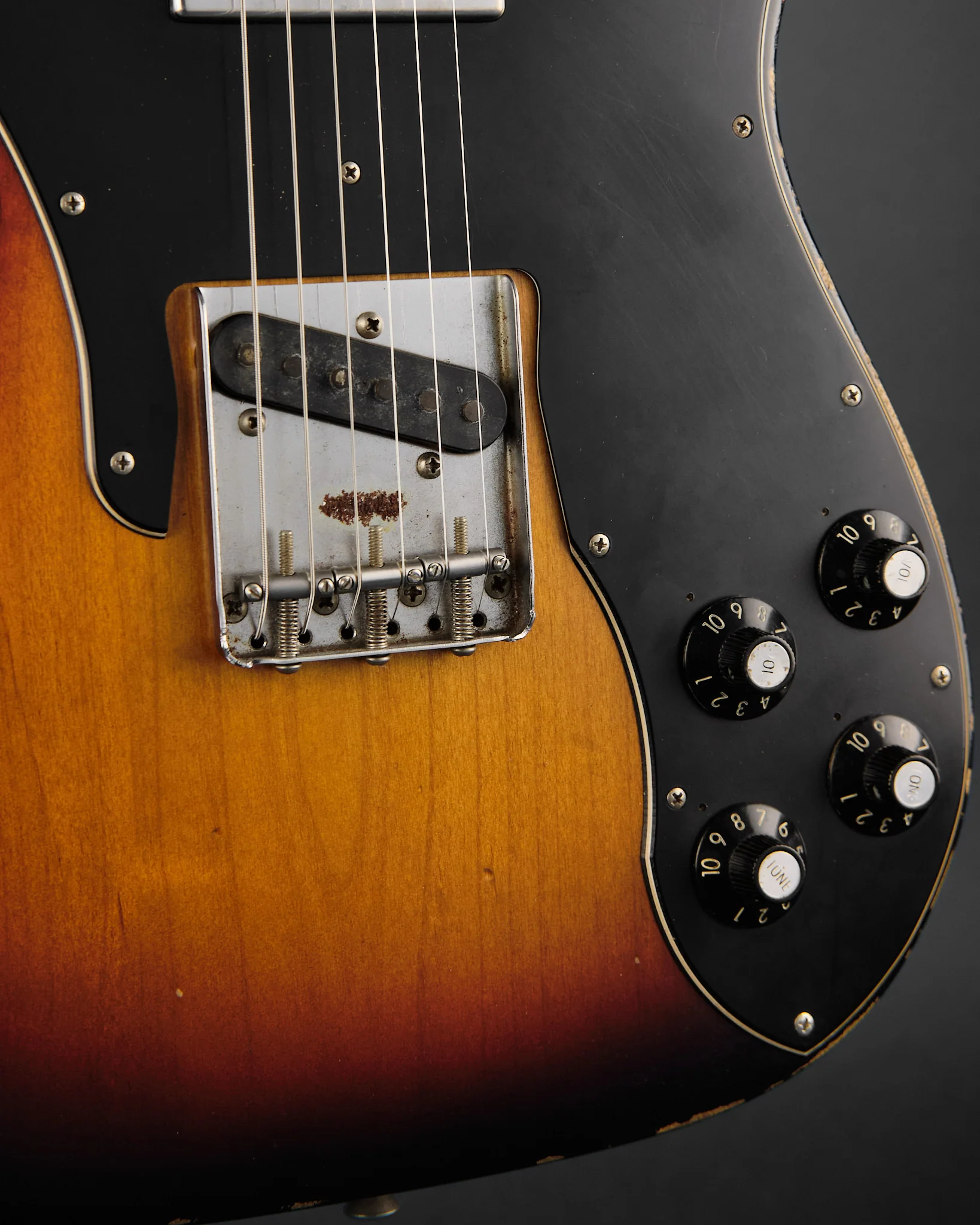 2009 Fender Roadworn '72 Telecaster Custom Sunburst - Image 9
