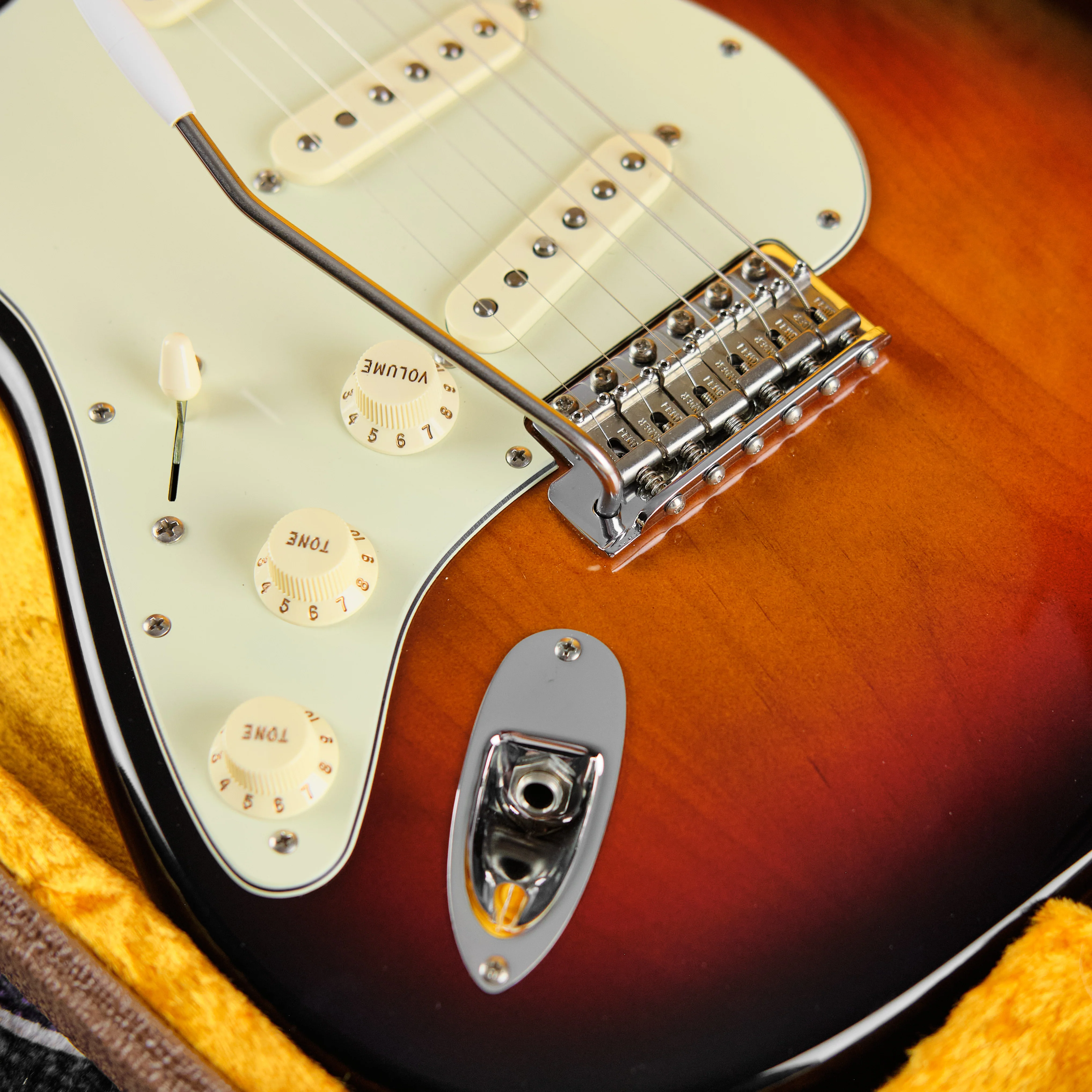 2010 Fender American Vintage '62 Stratocaster Left Handed Sunburst - Image 6