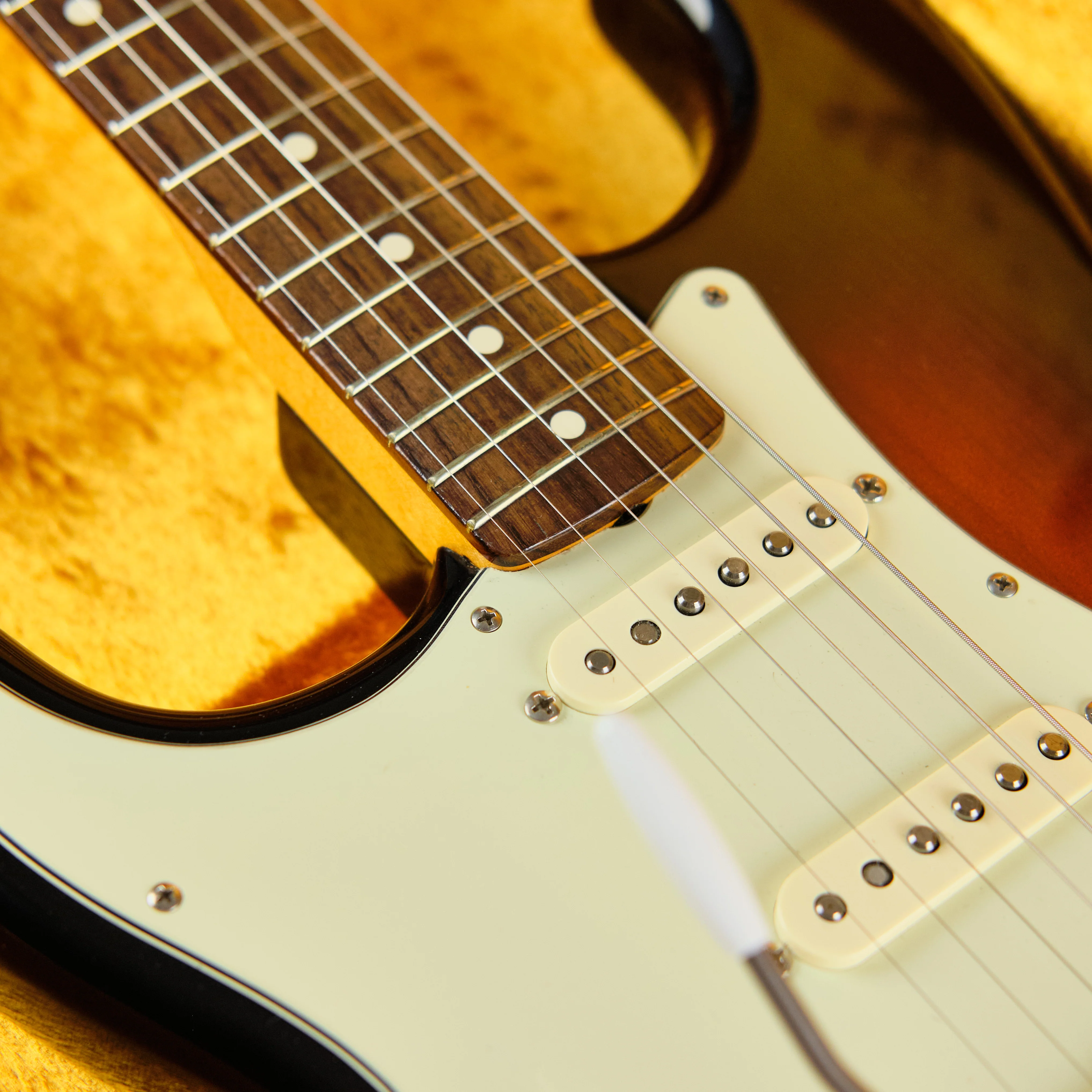 2010 Fender American Vintage '62 Stratocaster Left Handed Sunburst - Image 7