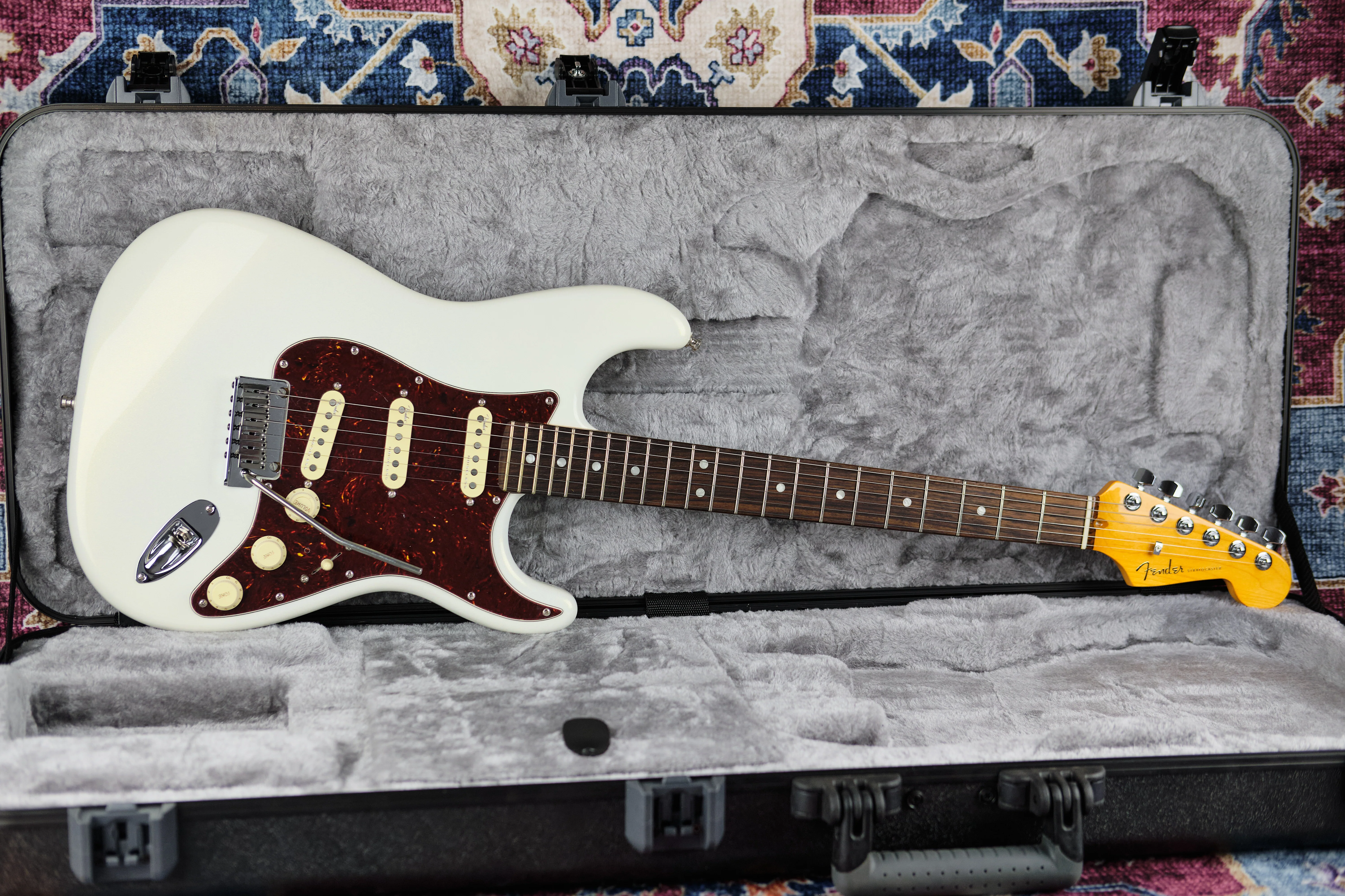 2022 Fender American Ultra Stratocaster Arctic Pearl - Image 4