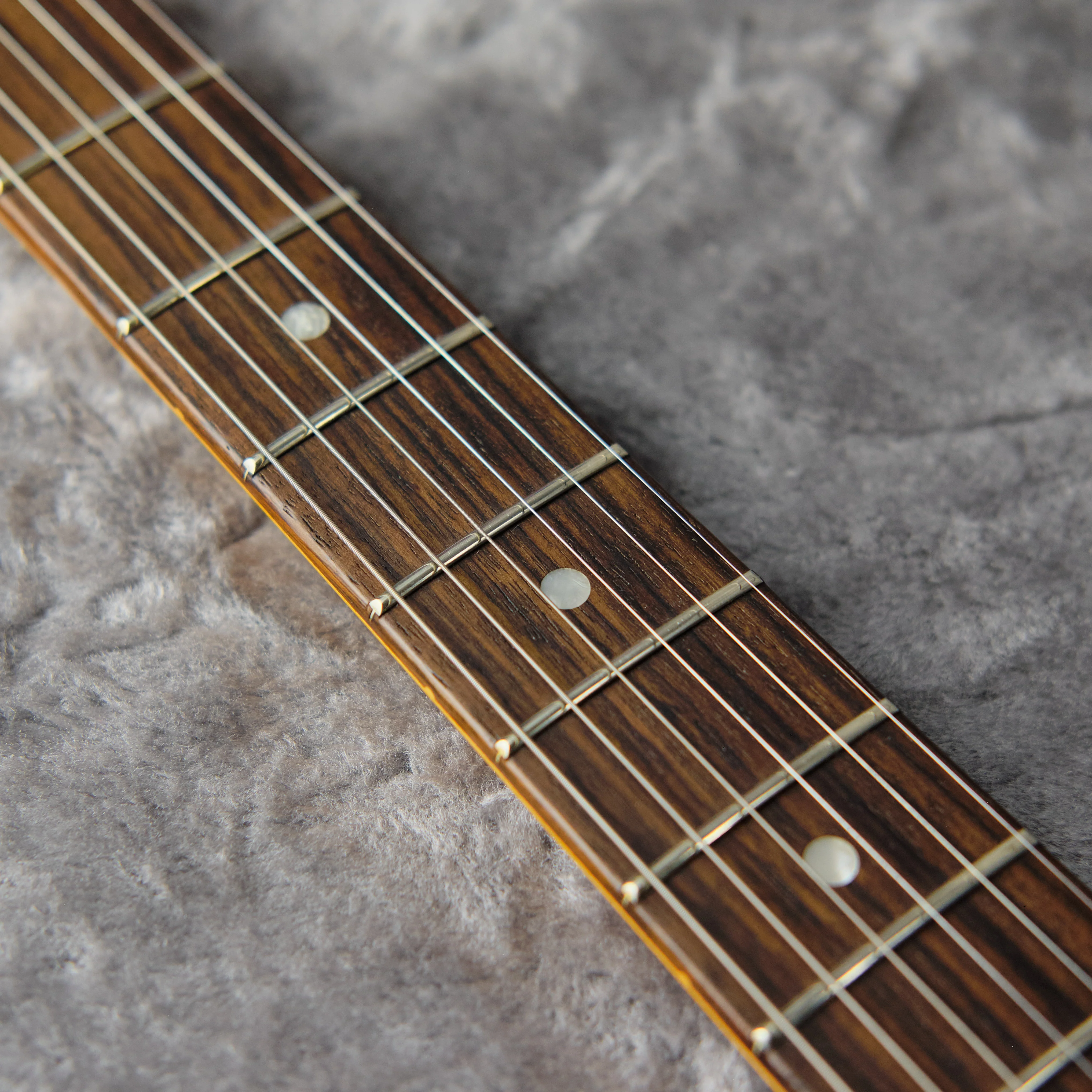2022 Fender American Ultra Stratocaster Arctic Pearl - Image 5