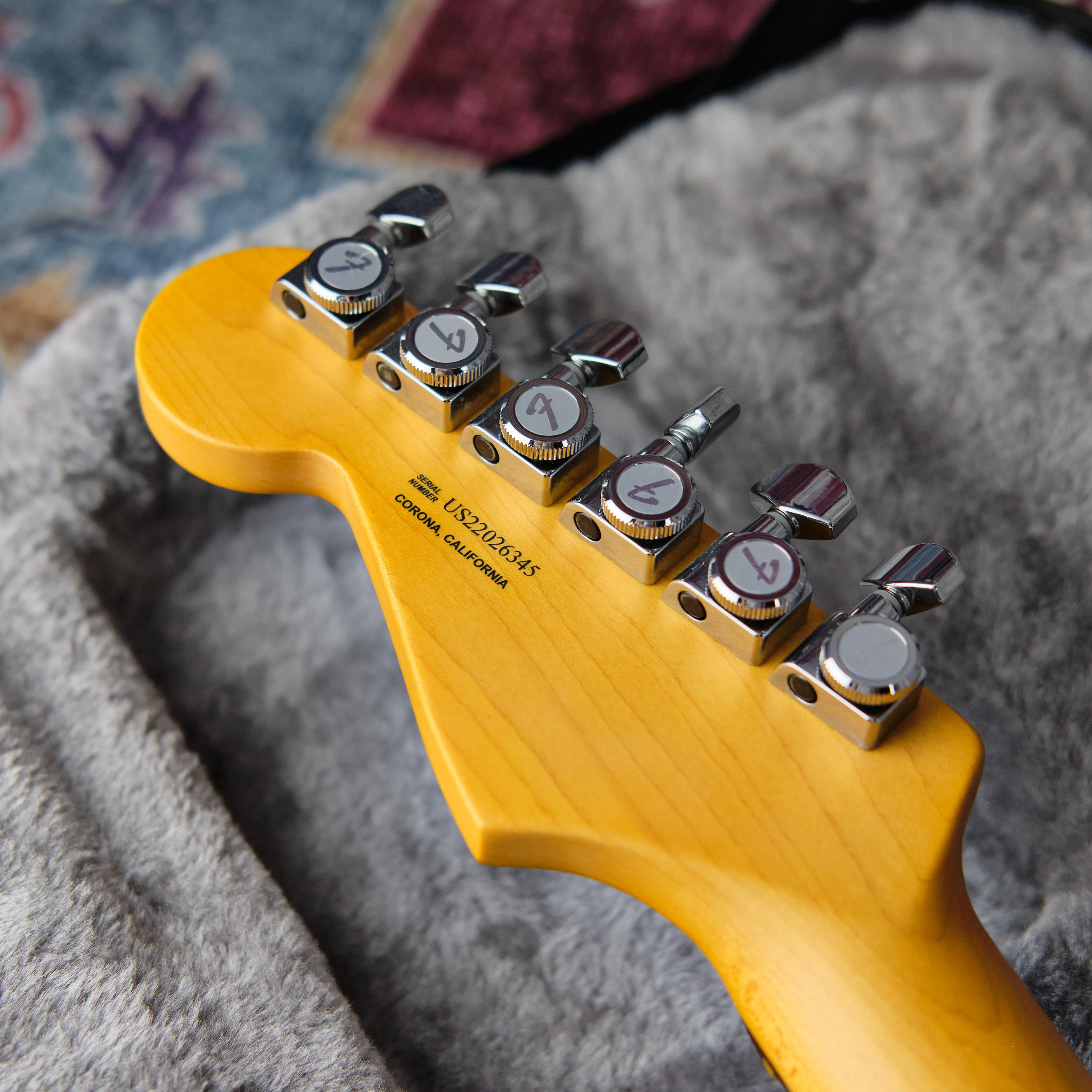 2022 Fender American Ultra Stratocaster Arctic Pearl - Image 6