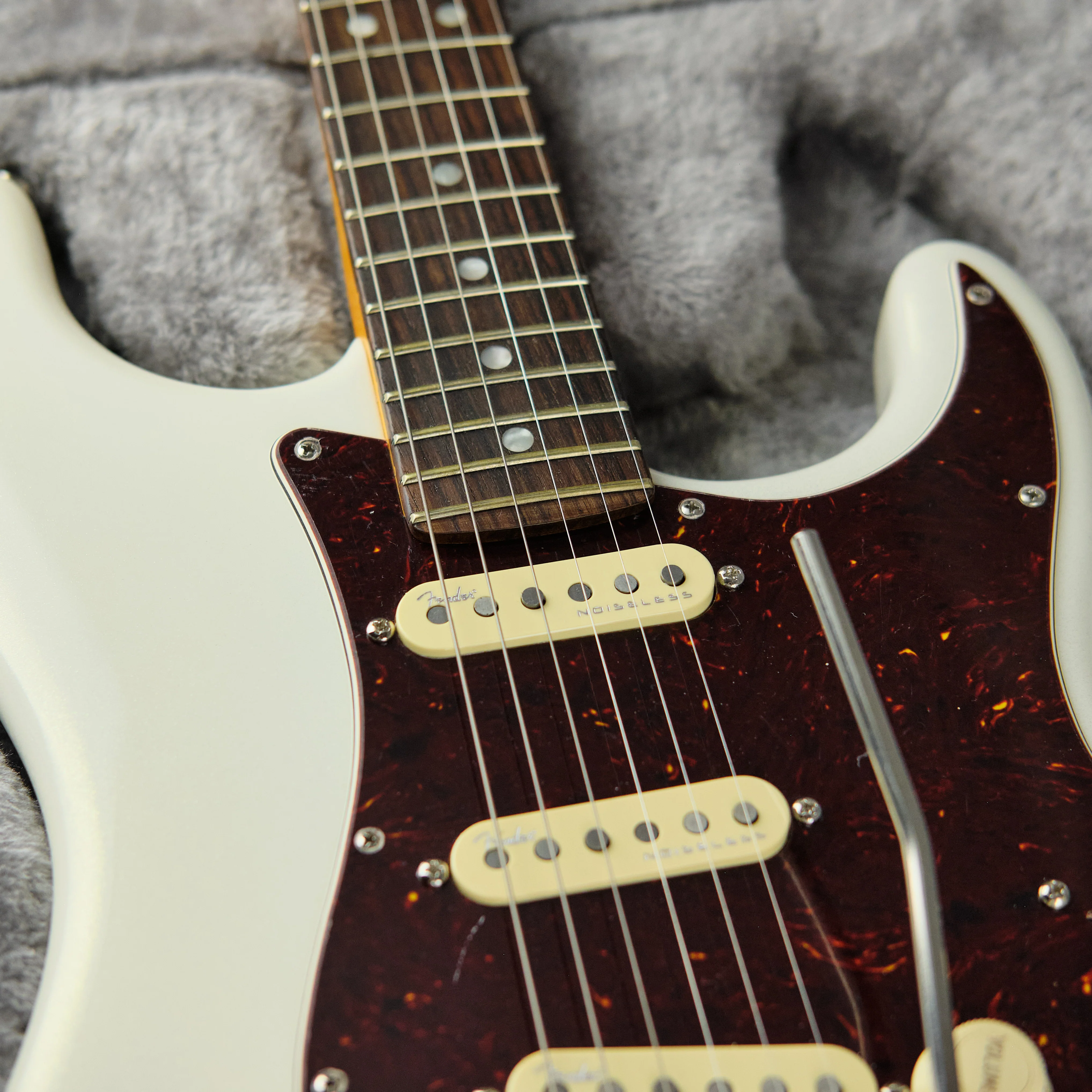 2022 Fender American Ultra Stratocaster Arctic Pearl - Image 9