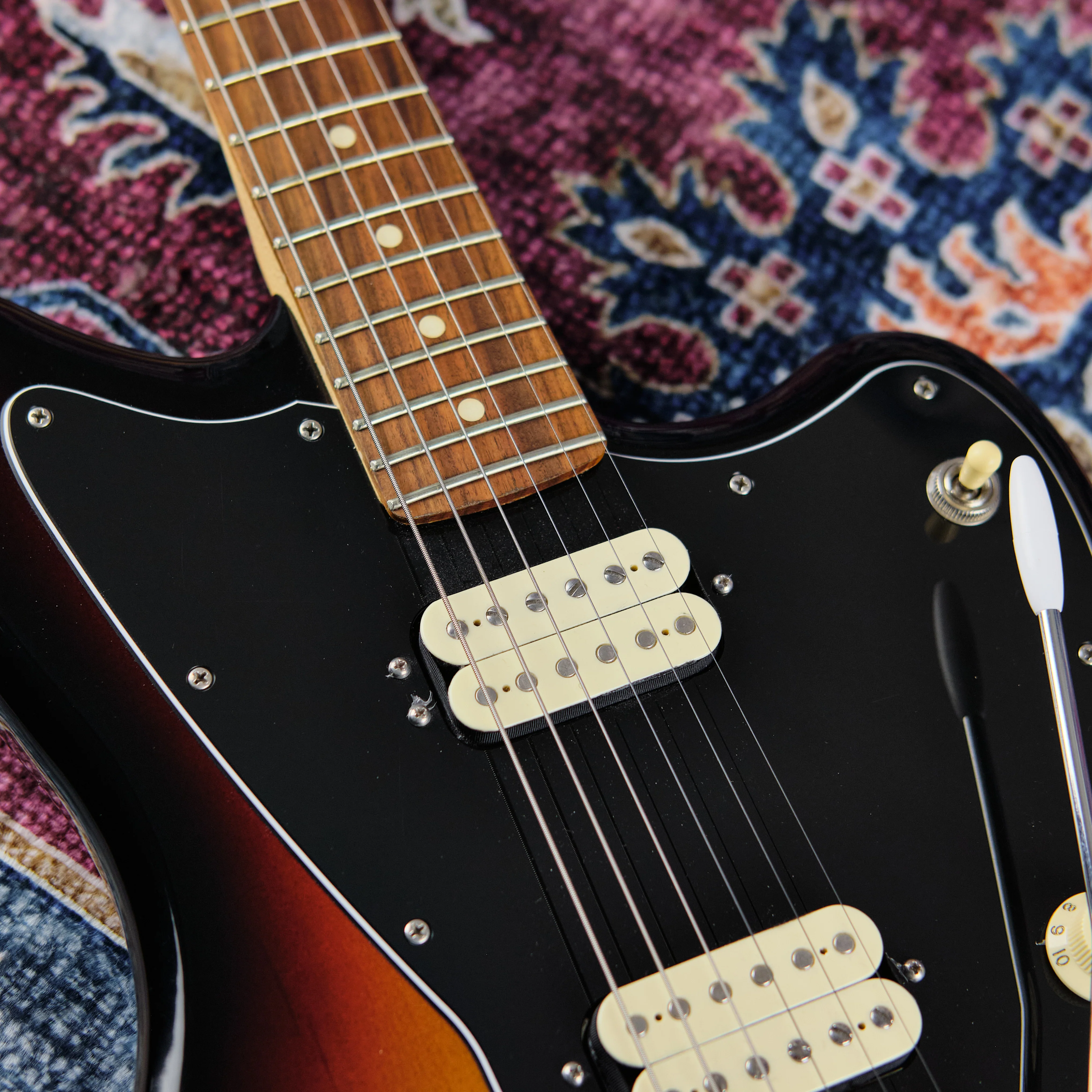 2022 Fender Player Jazzmaster 3-Colour Sunburst - Image 7