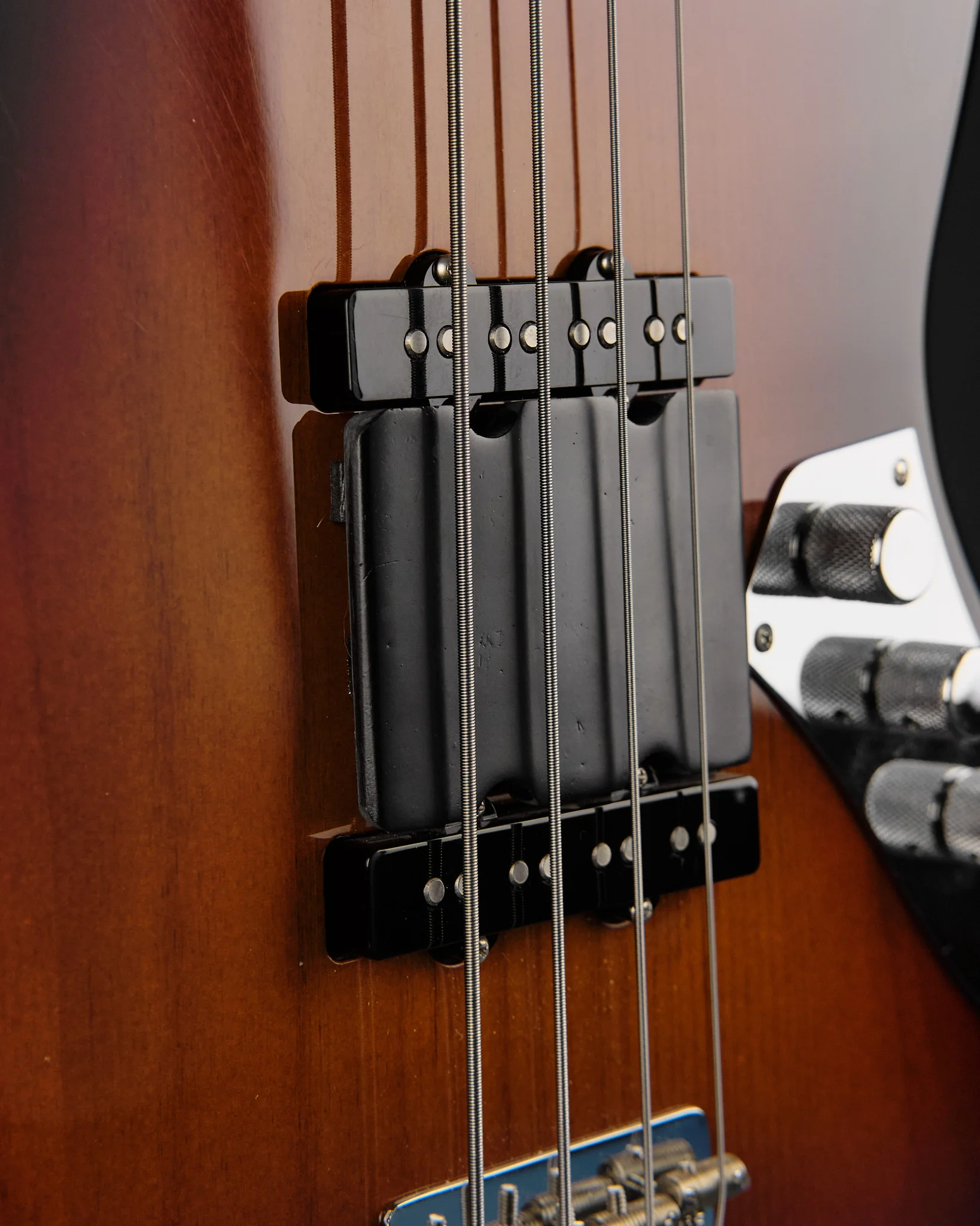 2023 Fender Jaco Pastorius Jazz Bass Sunburst - Image 11