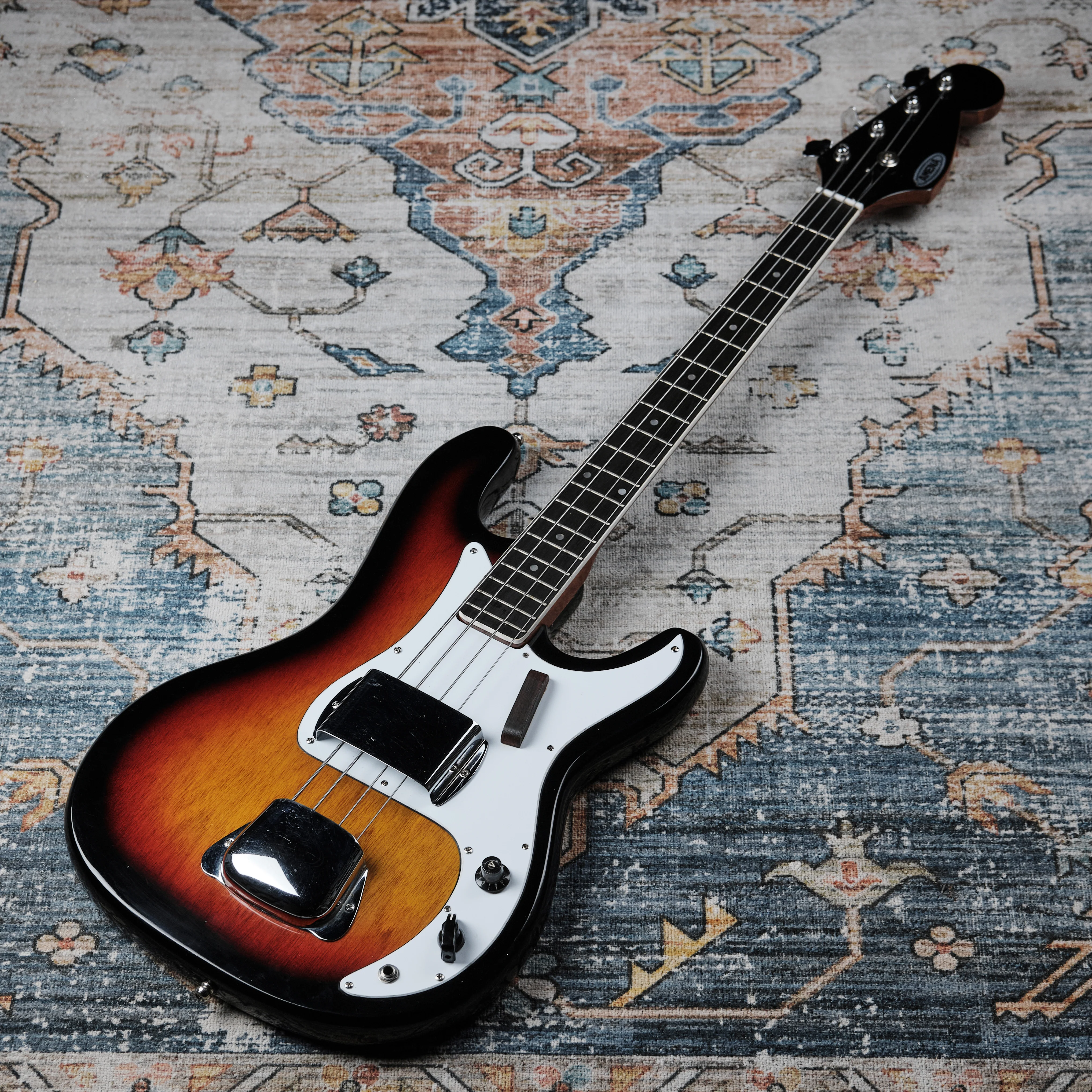1970s Amena Short Scale Bass Sunburst - Image 5