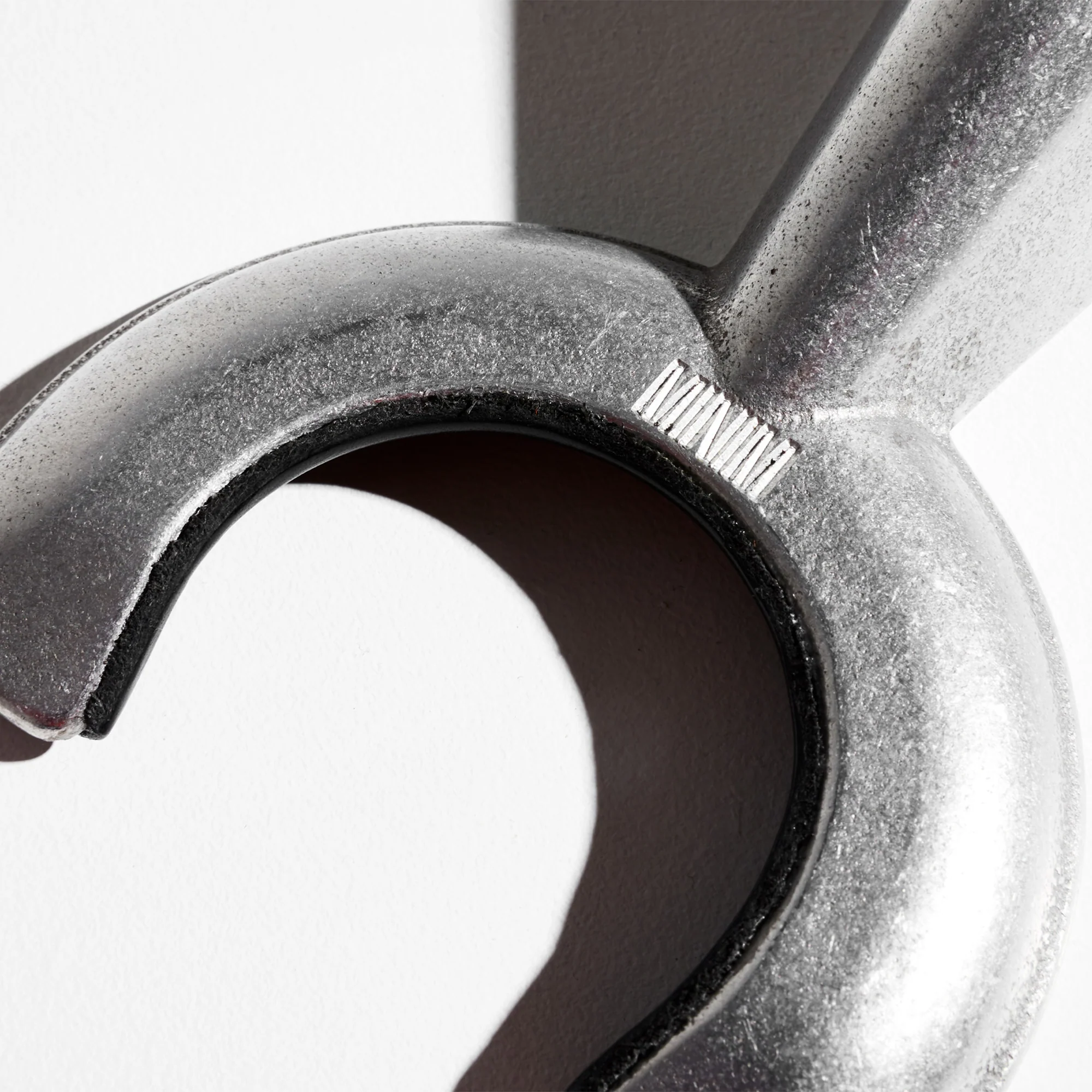 MINIM Sand Cast Hanger Aluminium & Black - Image 3